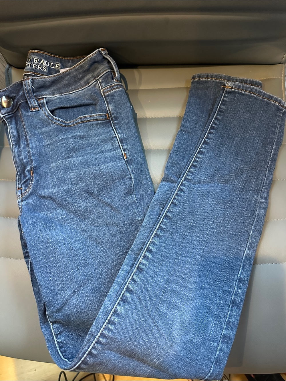 American Eagle Outfitters Skinny Jeans in Medium Blue Wash